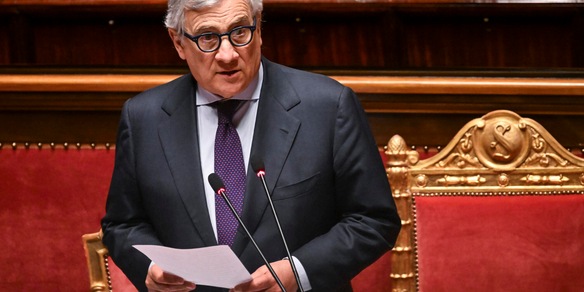 Tajani agli iscritti di FI, spiegate a tutti le ragioni del 'Sì'