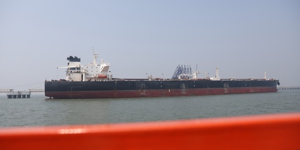 Ft, 'Francia e Italia cercano accordo con Iran per le navi a Hormuz'