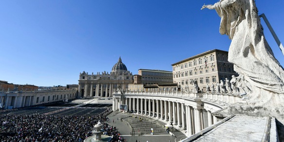 Il Papa, 'garantire diritto di difesa e durata ragionevole processi in Vaticano'