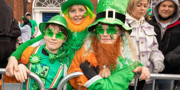 Irlanda in festa per San Patrizio ma tutto il mondo si tinge di verde