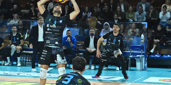 Pineto balza in testa, battuta Cantù