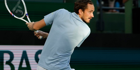 Tennis, Medvedev sconfigge Alcaraz e vola in finale contro Sinner