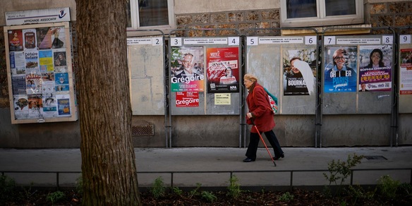 Francesi alle urne per i sindaci, a Parigi favorito l'erede di Hidalgo