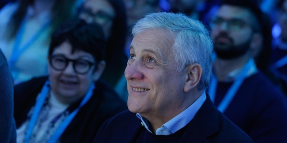 Tajani, ci può essere un taglio accise compensato dall'aumento dell'Iva