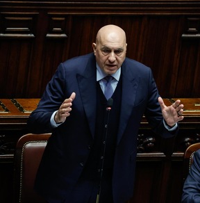 Leader opposizione avvertiti dell'attacco alla base italiana da Crosetto