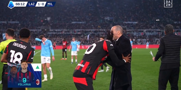 Leao stizzito dopo il cambio: Allegri e Maignan provano a calmarlo