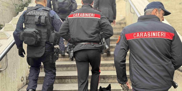 Abusi ripetuti su minore in metropolitana, arrestato 60enne a Roma