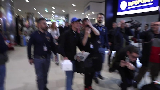 Antonelli torna a casa con la sua copia del Corriere dello Sport - Stadio