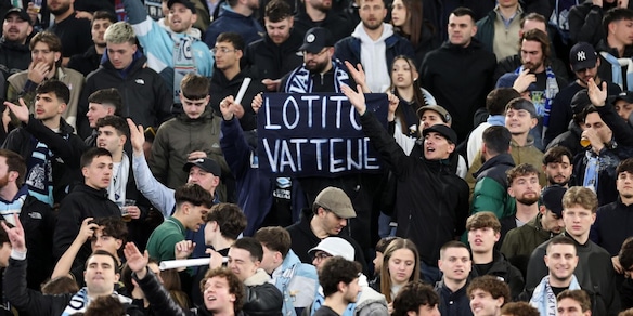 Il caso della scenografia dei tifosi della Lazio vietata in Tevere: cosa è successo