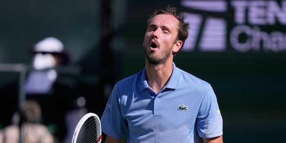 Incredibile Medvedev: dopo la finale con Sinner perde i bagagli, l'appello è virale