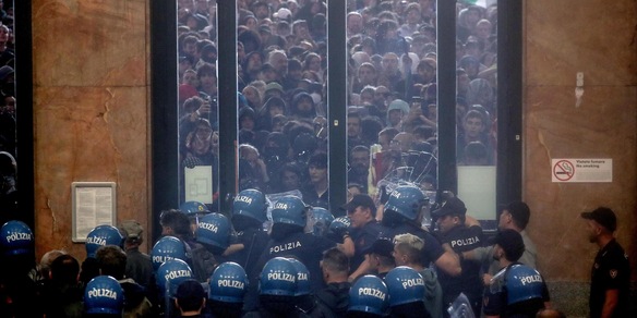 Scontri al corteo proPal a Milano, 6 misure cautelari e altri 8 indagati