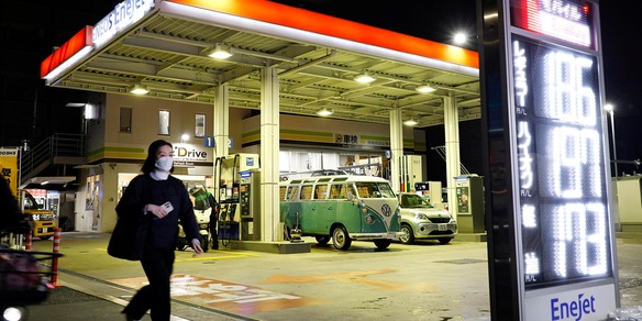 Impennata del petrolio, il Brent aumenta di oltre il 5%