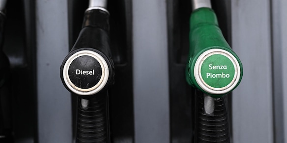 Dl carburanti in Gazzetta, taglio accise in vigore da oggi