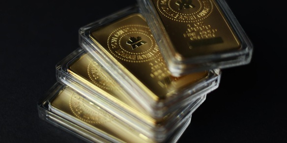 Prezzo dell'oro in forte calo sui mercati, -4%