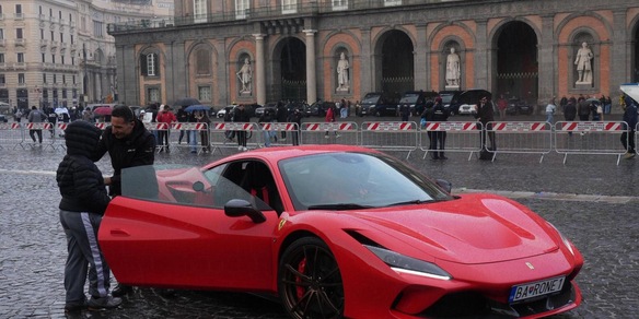 Ferrari, sospesa parte delle consegne in Medio Oriente