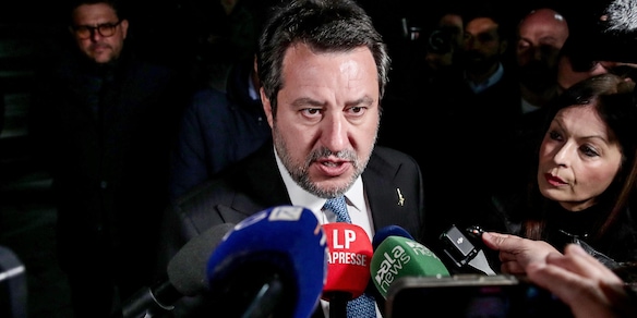Lega, scossi e addolorati per Bossi, Salvini annulla appuntamenti di domani