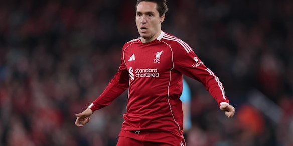 Chiesa torna disponibile per il Liverpool: è bufera sui social dopo le parole di Slot