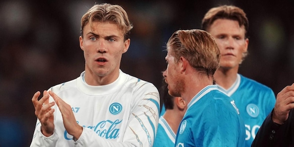 È il Napoli ma sembra Manchester: Conte pensa a un trio d’attacco inedito