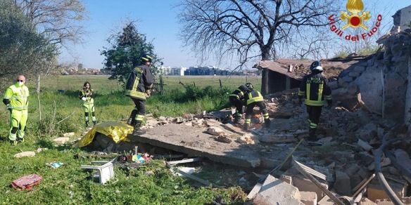 Crollo in casale abbandonato al parco degli Acquedotti a Roma, due morti