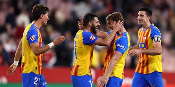 Il Valencia passa a Siviglia e vince la sfida della paura