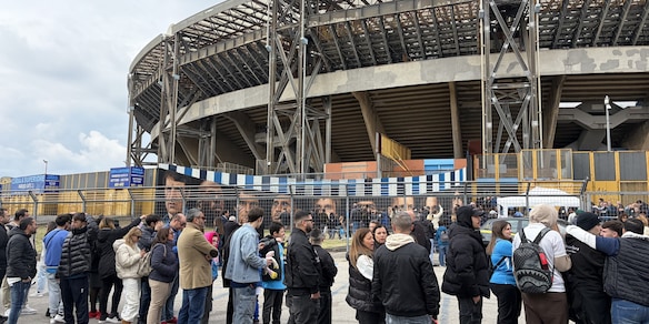 Napoli, in migliaia in coda al Maradona per le Giornate FAI