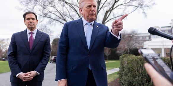 Trump, da domani agenti dell'Ice negli aeroporti Usa