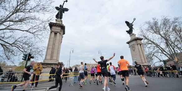 E' storia all'Acea Run Rome The Marathon: bis di Asbel Rutto, record gara femminile per Pascaline Kibiwot