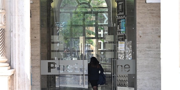 Poste presenta l'opas totalitaria per l'acquisto di Telecom Italia