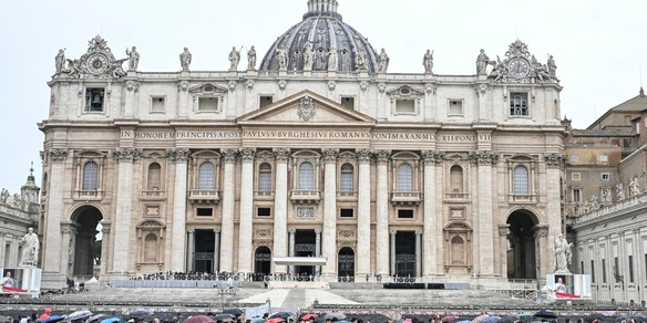 Il Papa, 'lo sviluppo tecnologico al servizio della guerra è regresso'