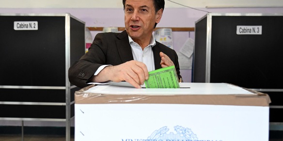 Conte sul referendum, ce l'abbiamo fatta, viva la Costituzione