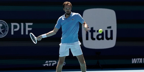 Interrotta improvvisamente la partita tra Medvedev e Cerundolo a Miami: il motivo è assurdo