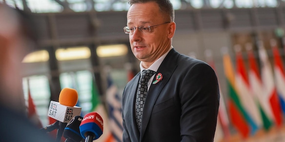 Ministro Ungheria ammette, 'contatti con Lavrov durante le riunioni Ue'