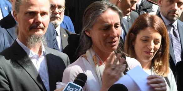 Catherine in lacrime, vogliamo tornare a essere di nuovo una famiglia