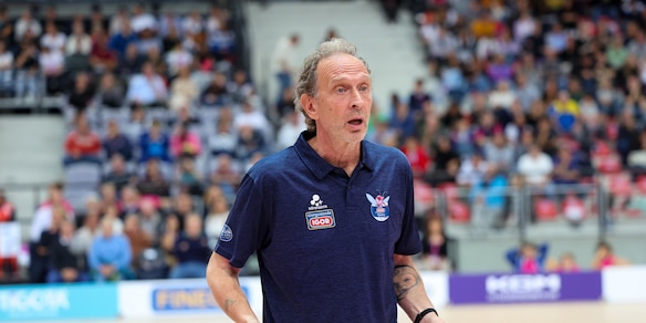 Lorenzo Bernardi non è più l'allenatore di Novara