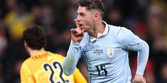 Inghilterra-Uruguay si accende nel finale: gol di White, poi Valverde zittisce Wembley