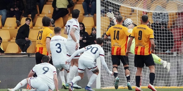 Salvemini sblocca e Beretta recupera: pari tra Benevento e Cosenza. Floro Flores vede la promozione