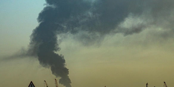 Petroliera colpita da un attacco iraniano nel porto di Dubai