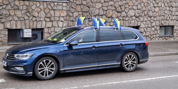 Mondiali: bandiere bosniache e caroselli a Zenica aspettando l'Italia