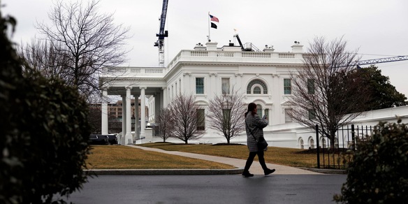 Trump, la causa contro il salone delle feste fatta da pazzi estremisti