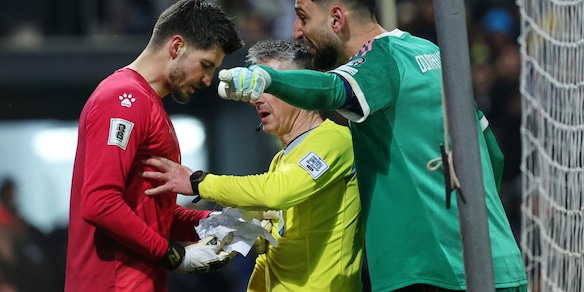 Bosnia-Italia, non è finita. Scoppia il caso bigliettini con la lista dei rigoristi: “Donnarumma antisportivo”