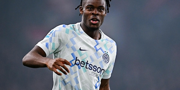 L'Inter perde Bisseck, non ci sarà contro la Roma