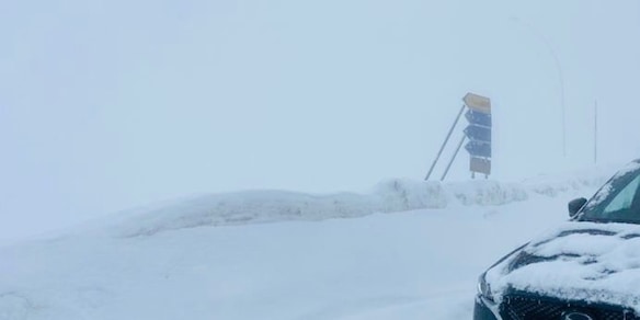 Persone bloccate in hotel sotto tre metri di neve, atteso l'Esercito