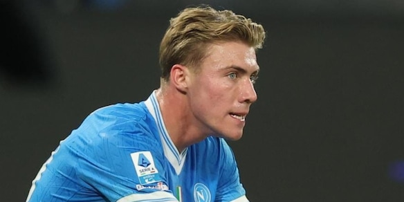 L’assalto al Milan, il record di gol e il riscatto: Hojlund si carica il Napoli sulle spalle