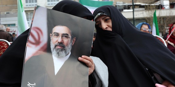 L'Iran minaccia gli Usa, 'aspettiamo le vostre forze di terra per massacrarvi'