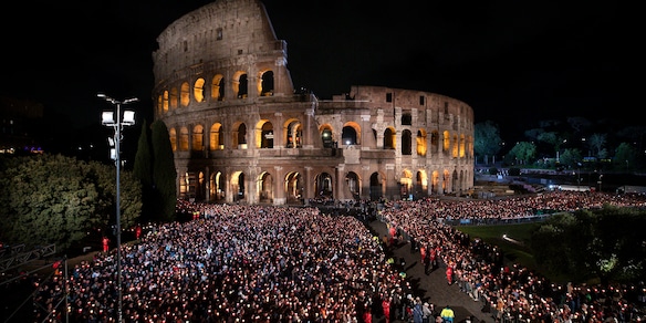 Via Crucis del Papa, chi decide le guerre ne risponderà a Dio