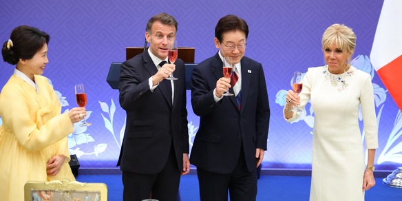 Macron, 'una coalizione di indipendenti per l'autonomia da Cina e Usa'