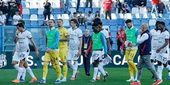 Cagliari in ritiro da lunedì dopo la sconfitta col Sassuolo