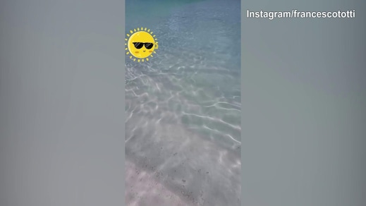 Totti si rilassa nel lunedì di Pasquetta: "Fortuna che c'è il mare..."