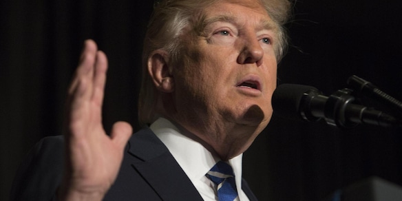 Trump minaccia il carcere per la fuga di notizie sui piloti in Iran