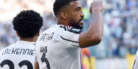 Serie A: la Juventus batte 2-0 il Genoa e torna a -1 dalla Champions